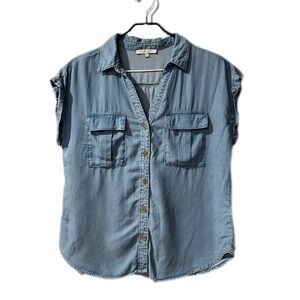 Love Tree Light Blue Denim Chambray Button-Front Cap-Sleeve Shirt